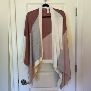 A Lululemon women’s body scarf